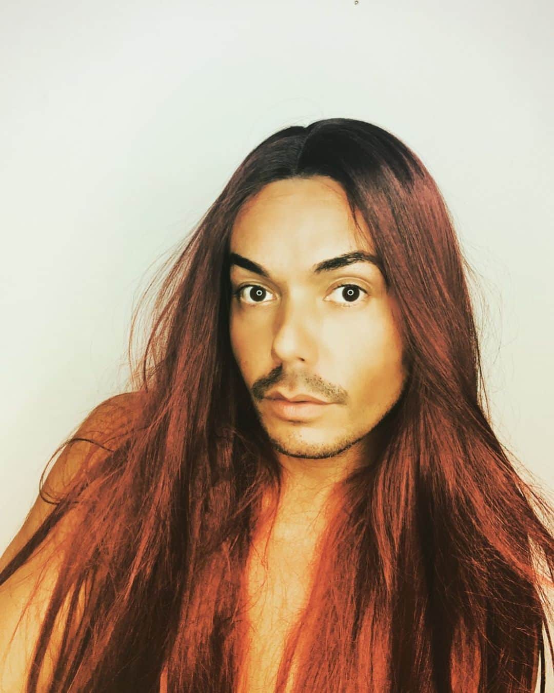 アンソニー・ラモスのインスタグラム：「You’ve all been asking me about my hair routine lately. Here goes...  I wake up really early, then I fill out my ballot and #VOTE」