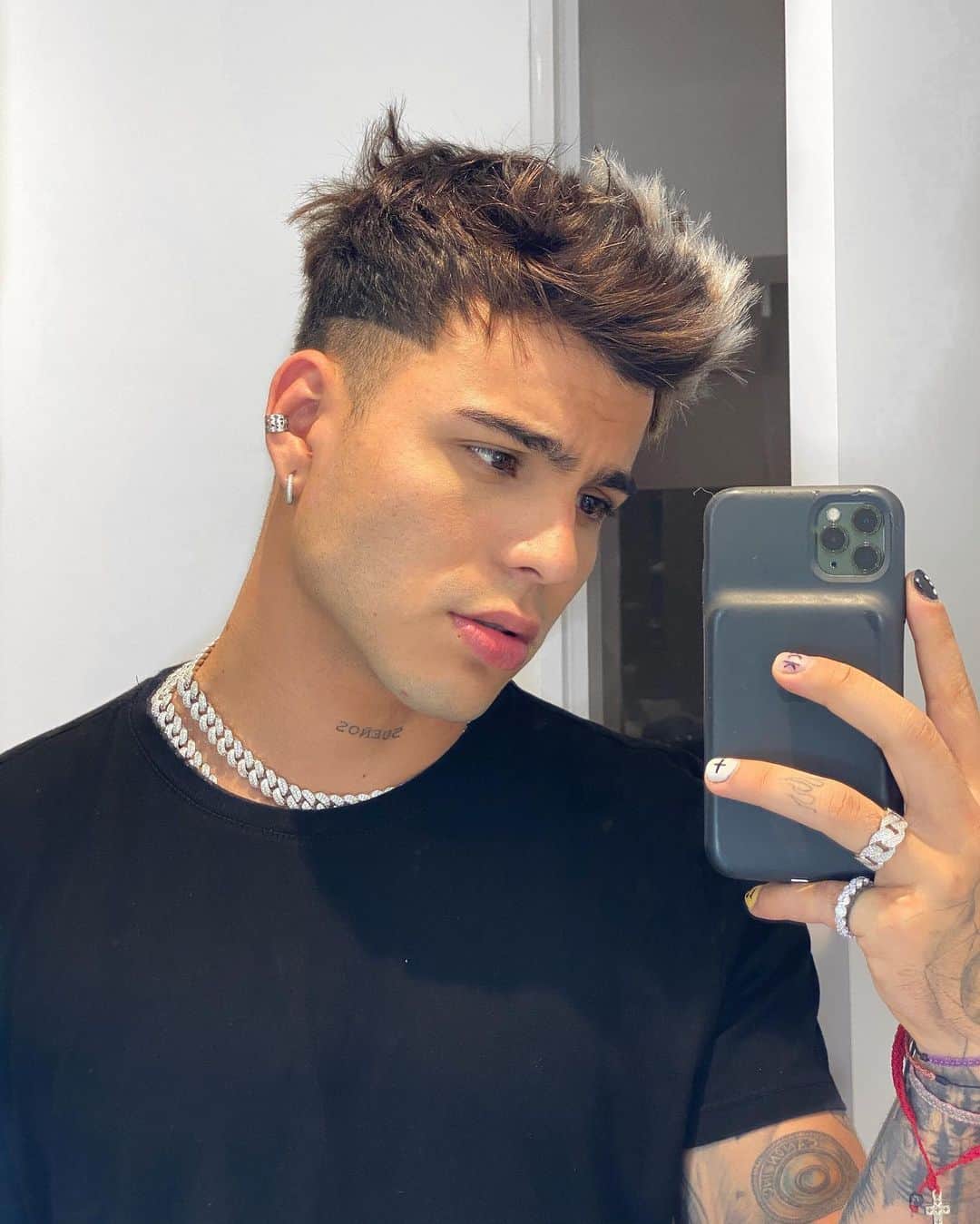 Sebastián Villalobosのインスタグラム：「feliz viernes」