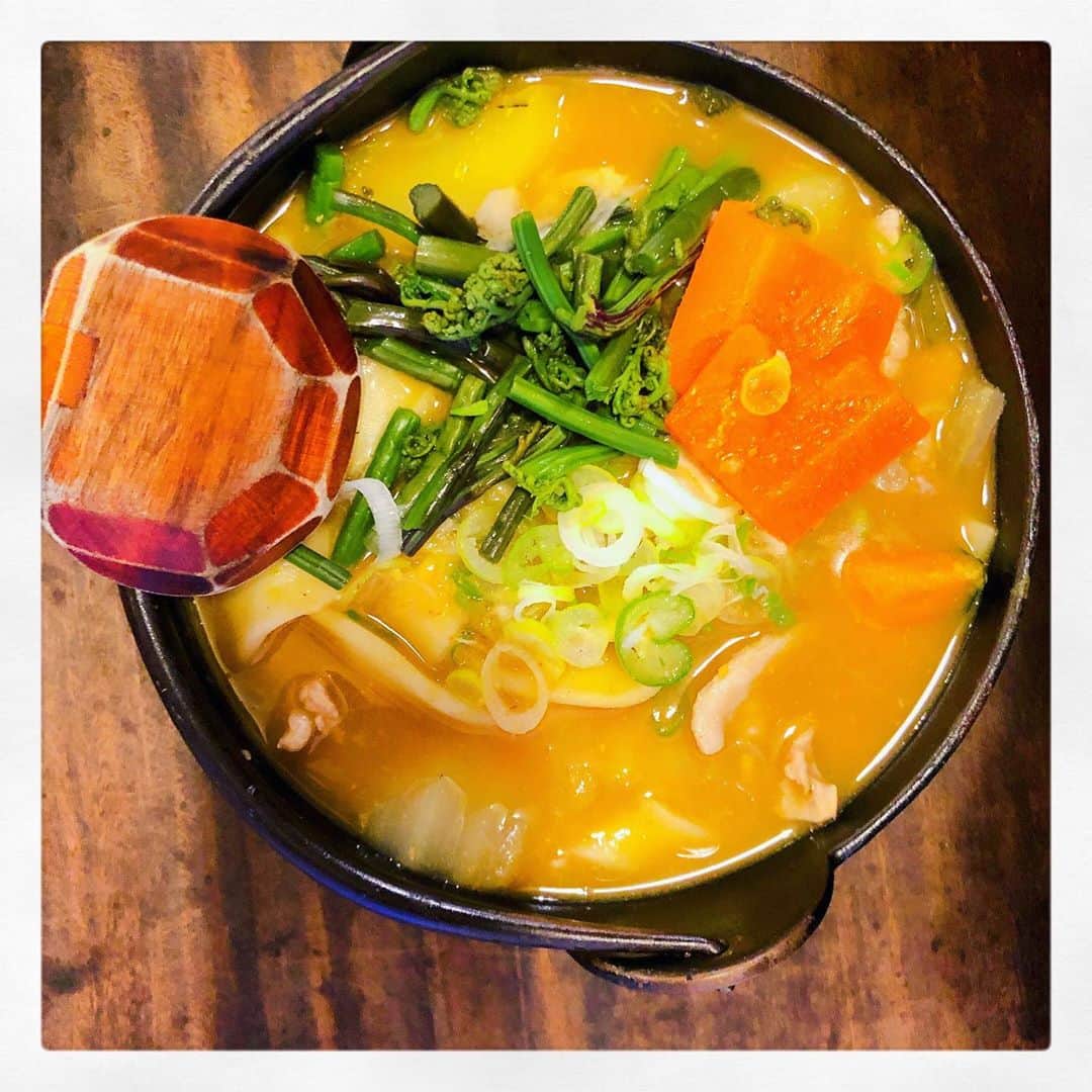 新井愛瞳さんのインスタグラム写真 - (新井愛瞳Instagram)「＊ ＊ ＊ 冬用のアウターを引っ張り出すほどの寒さ。 どうか風邪をひかないように。。 鍋食べたいなぁ。」10月17日 17時11分 - arai_manami_official