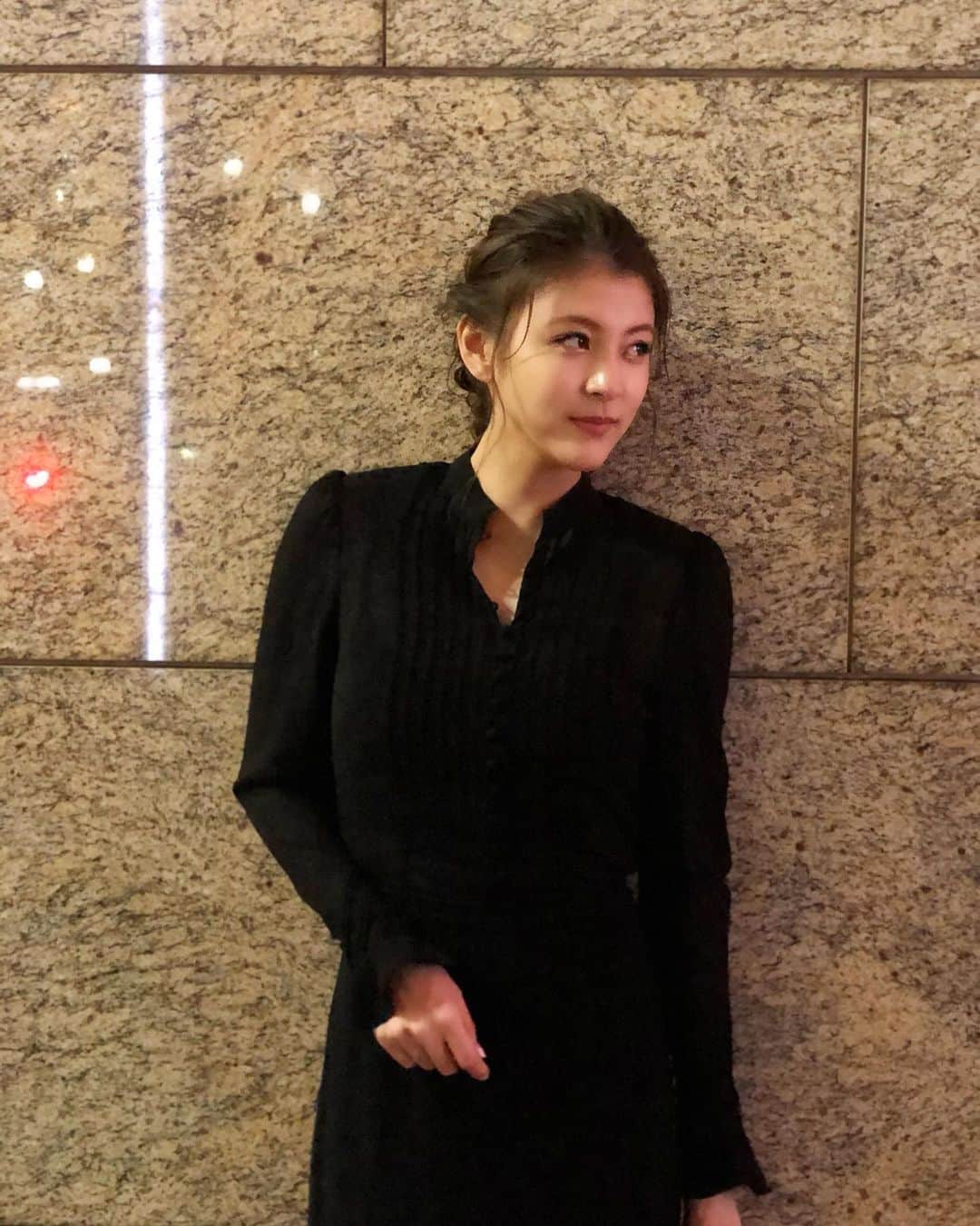 のインスタグラム：「昨日はドレッシーな感じでした👗 . #手ブレがどうとかじゃない #私の携帯の画質が悪いんだ #妙に納得 #携帯変えましょ」
