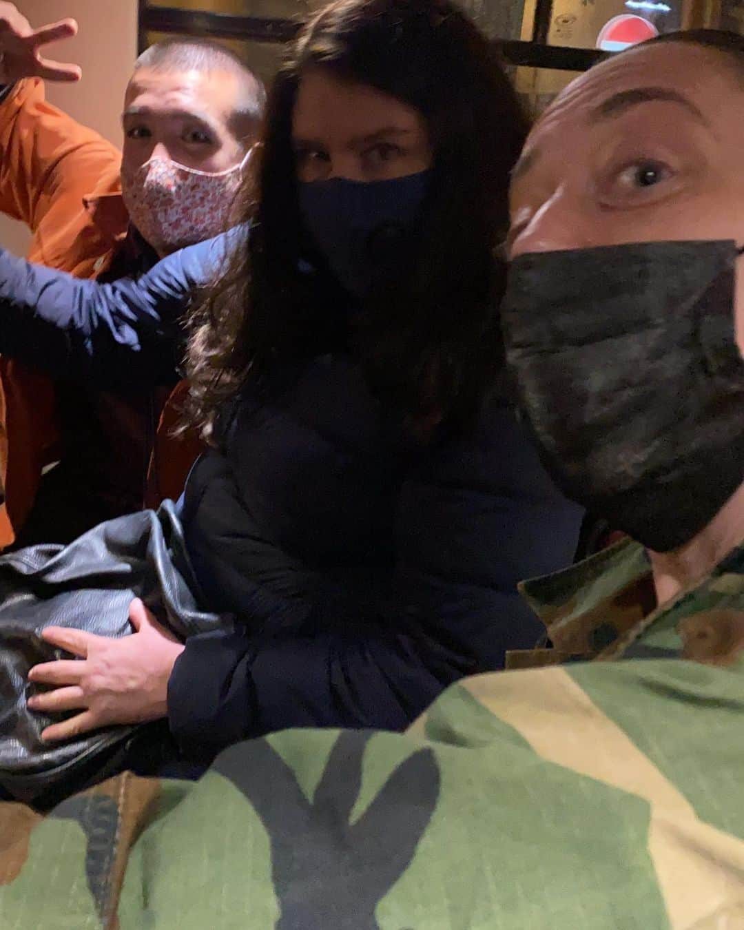 ジェームスロングのインスタグラム：「Thank god my family wear mask」