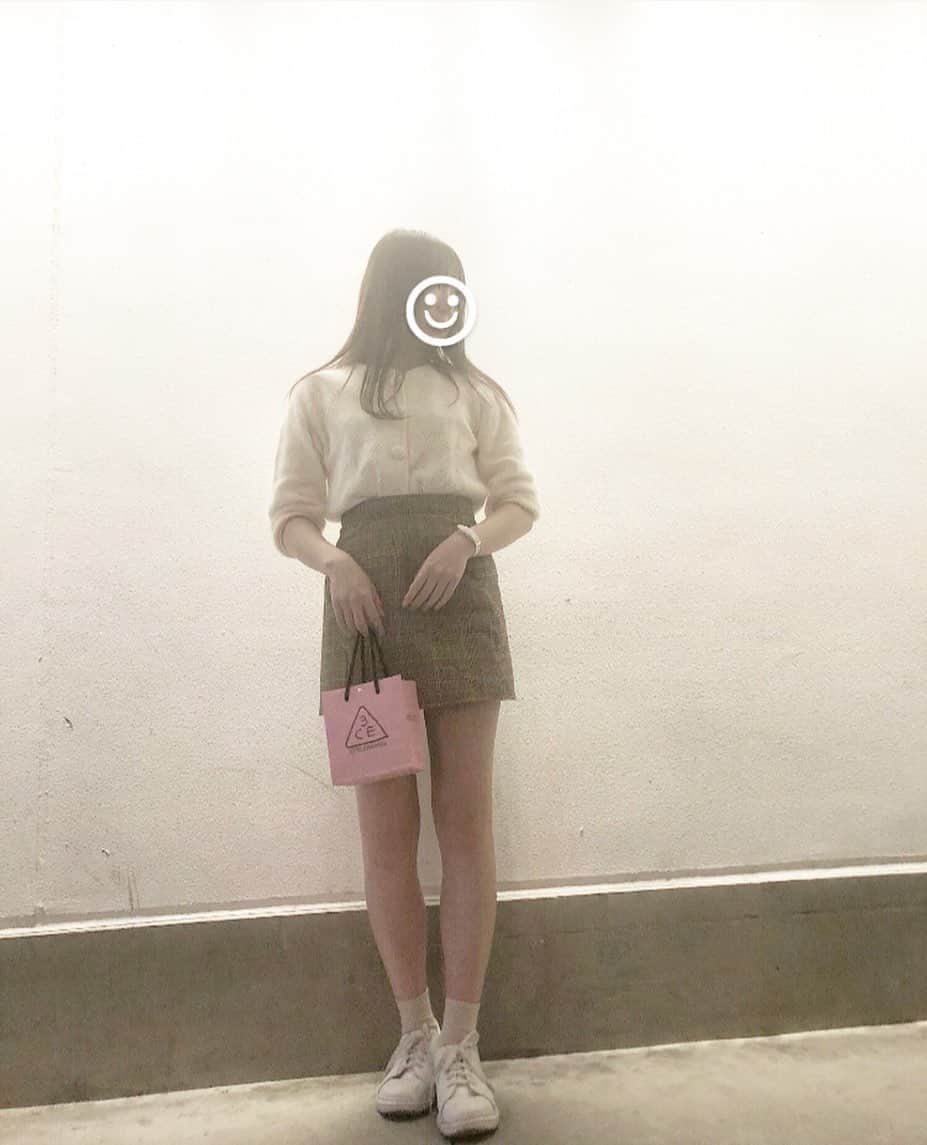 のインスタグラム：「ニットの季節🐑🤎🤍」