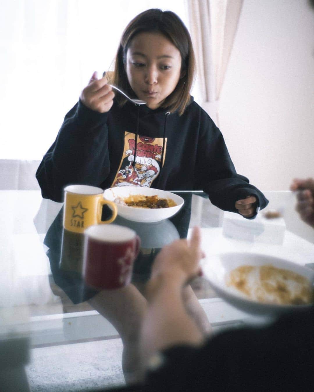 脇田恵子のインスタグラム：「Repost  ——— RconteCURRY🍛 2020 COLLECTI ON Coming Soon..... #rconte#rcntecurry#curry#アールカン#カレー model @keikowakita_official @kento.hinata  📸@tappei」