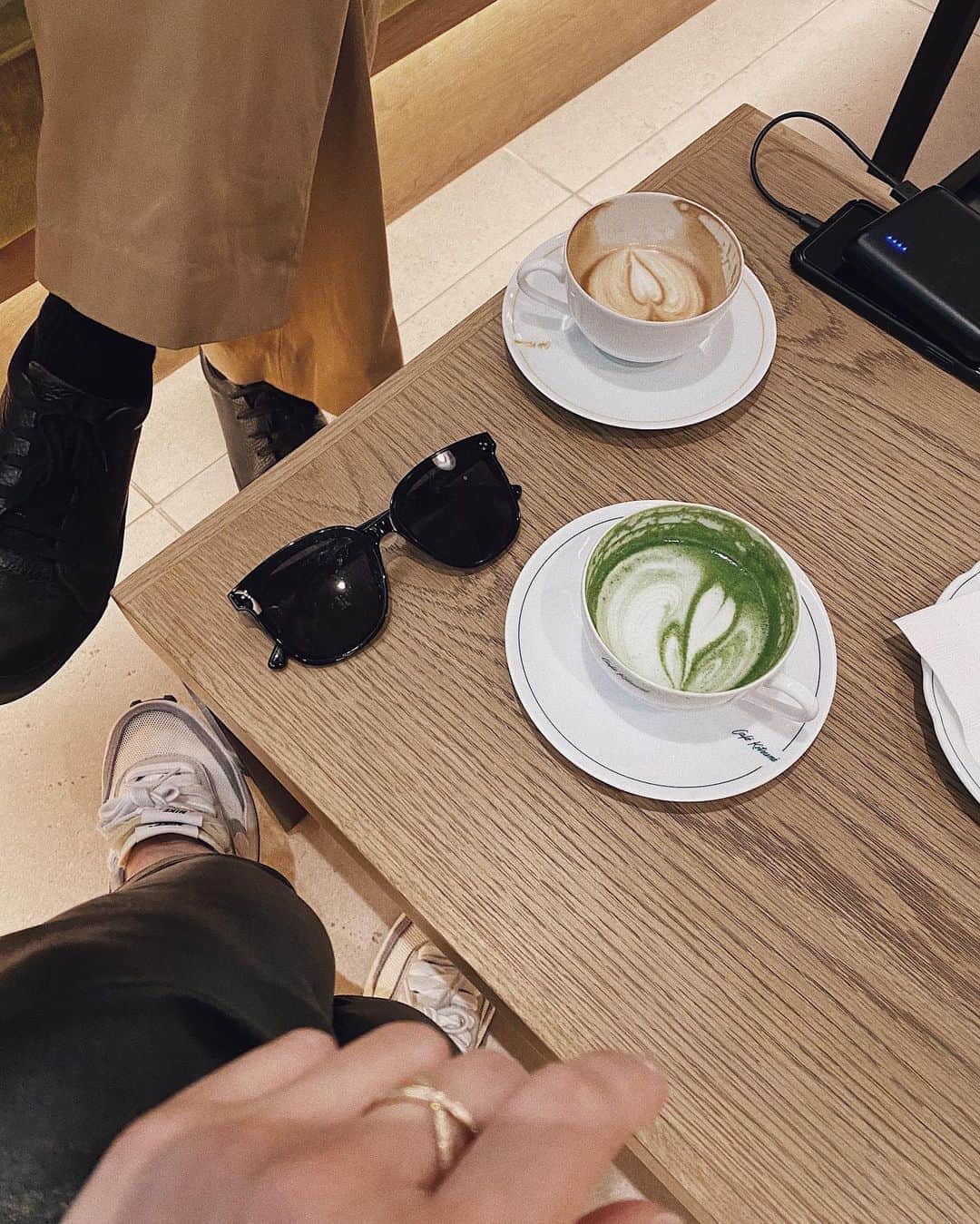 翁安芸さんのインスタグラム写真 - (翁安芸Instagram)「🦊☕️🍵🦊💭 #cafekitsune #coffee #matchalatte #tokyo」10月17日 11時54分 - akinyc