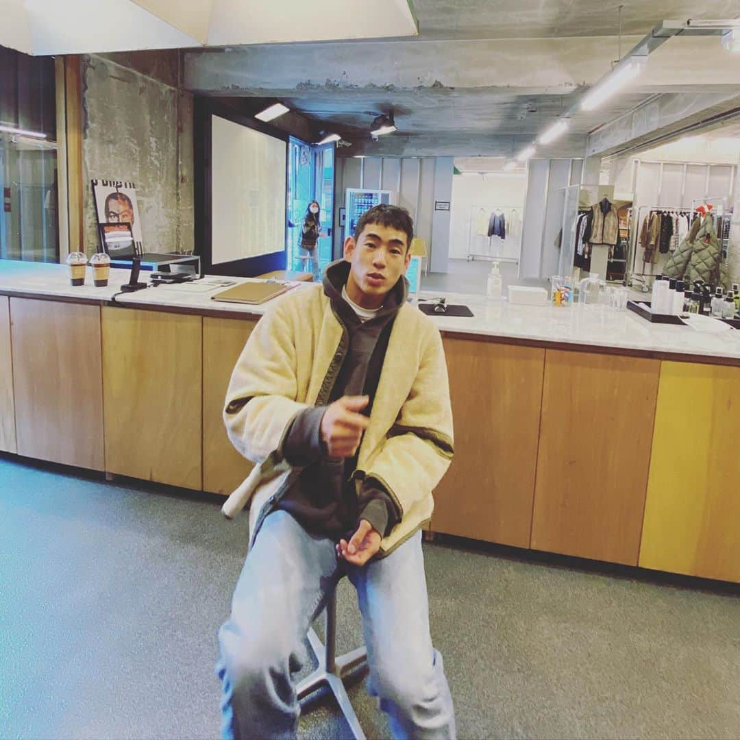 イナチ のインスタグラム：「. 드르와👋 토욜  시작!!」