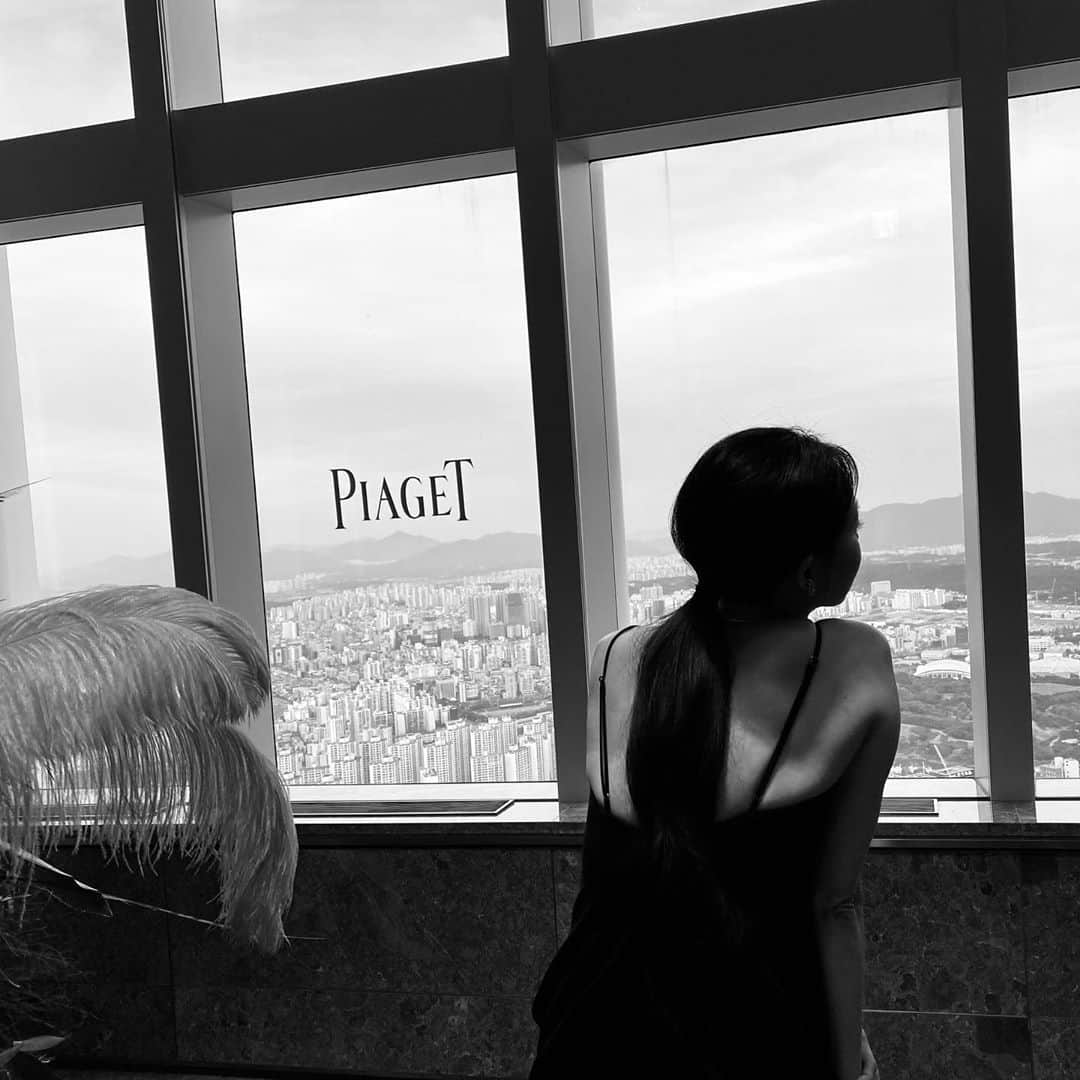 コン・ヒョジンさんのインスタグラム写真 - (コン・ヒョジンInstagram)「#piaget 💍✨Seoul」10月17日 12時22分 - rovvxhyo