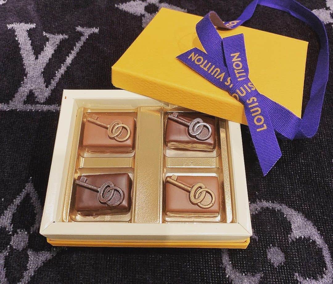 北中健一のインスタグラム：「Chocolate😍😍 Gift from louisvuitton in Okinawa😍So delicious🥺💕  #louisvuitton  #okinawa  #沖縄 #ルイヴィトン」