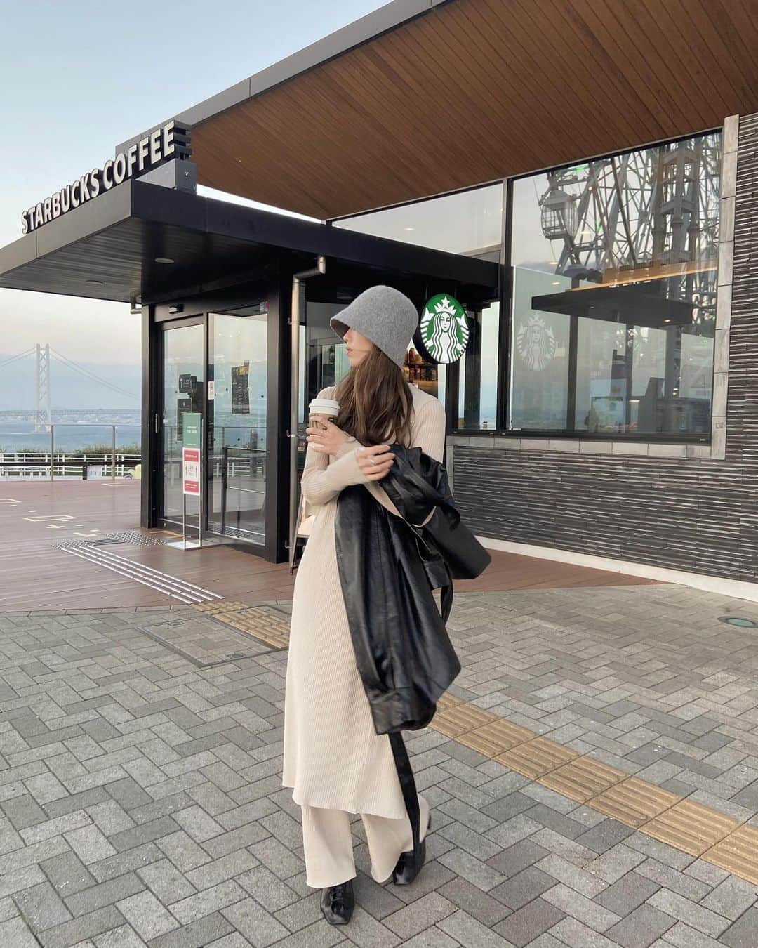 i am aiのインスタグラム：「最近の気分に マッチなウールハット🦛🖤🔗 ㅤㅤㅤㅤㅤㅤㅤㅤㅤㅤㅤㅤㅤ スタバはあまぁいホワイトモカが気分。 ㅤㅤㅤㅤㅤㅤㅤㅤㅤㅤㅤㅤㅤ」
