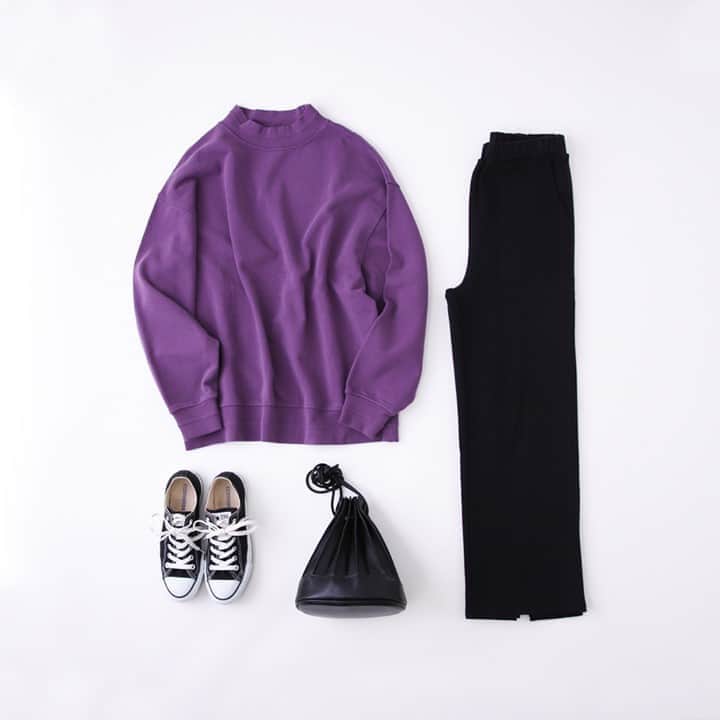 のインスタグラム：「【WOMEN’S ITEM】  -程よいオーバーサイズ感でゆったり着れるカラースウェット-  これからのシーズン定番のトップスといえばスウェット。フリークスストアでは風合いにこだわり、生地にアタリ加工を施すことでリアルなユーズド感を演出。リラックスボトムと合わせて抜け感たっぷりのスタイルがおすすめ。  FREAK’S STORE ヴィンテージライクモックネックスウェット 問い合わせ番号：32388801550 価格：¥5,800(+tax)  サーマルイージーパンツ 問い合わせ番号：34288803010 価格：¥3,630(+tax)  ▶︎画像をタップして商品情報をチェック！  #freaksstore #フリークスストア #freaksstore20fw」