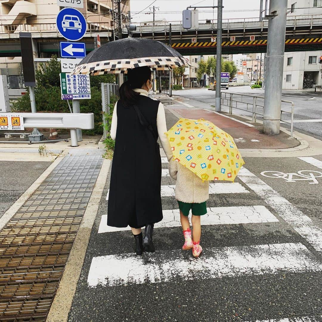 タケモトコウジさんのインスタグラム写真 - (タケモトコウジInstagram)「朝から娘の運動会。 学年ごとに凝縮進行した結果、わずか30分で終了。 先生方の手際の良さに感動しましたm(_ _)m」10月17日 12時29分 - takemotokoji