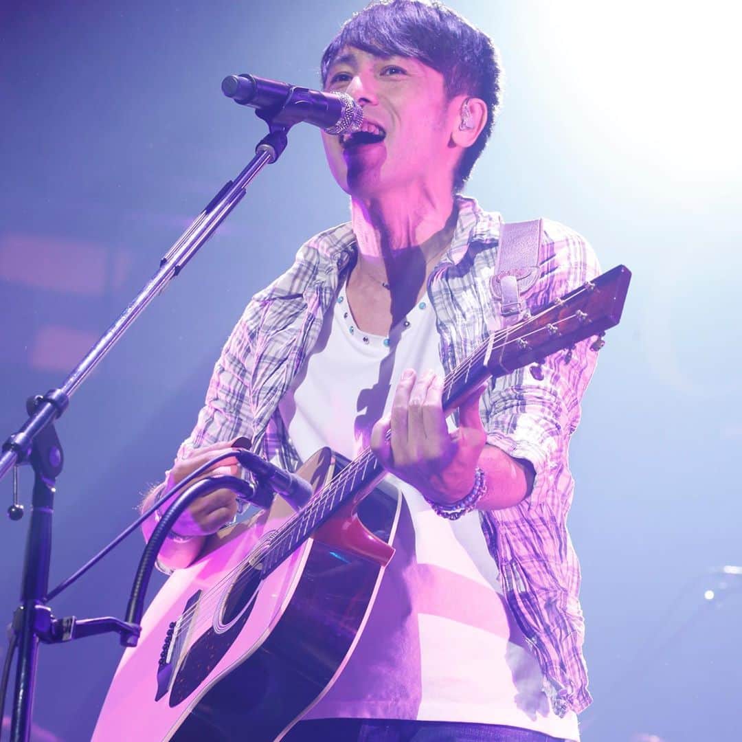 寺岡呼人のインスタグラム：「11/17(火)「渋谷PLEASURE PLEASURE」公演、生配信決定！ ﻿  ﻿ 「渋谷PLEASURE PLEASURE」公演、生配信(Streaming+)が決定致しました。 ﻿ 噂の生配信、初体験！ ﻿ 是非、お茶の間からの応援よろしくお願いいたします。 ﻿  ﻿  ﻿ ■公演日 　2020年11月17日(火) ﻿ ■配信開始 18:30(開演 19:00) ﻿ ※当日18:30頃より画面/BGMを流しますので、視聴端末にて画面/音声異常が無いか ﻿  ご確認をお願い致します。Chat機能も18:30より利用可能 ﻿ ※公演時間:約90分予定(変更になる場合がございます。予めご了承ください) ﻿  ﻿ ■視聴チケット　￥3,000  ﻿ ※システム利用料として、１枚 220円が別途かかります ﻿ ※アーカイブ視聴　2020/11/23(火)23:59まで ﻿ ※入金確認後メールで視聴URLをお知らせ致します。 ﻿ 　ご購入時のイープラスID/PWでログインしてください。 ﻿  ﻿ ■視聴チケット販売先　イープラス　URL　﻿ ﻿ https://eplus.jp/yohito1117st/ ﻿  ﻿ ■申込開始　2020/10/17(土) 12:00～2020/11/23(月)21:00まで ﻿  ﻿」