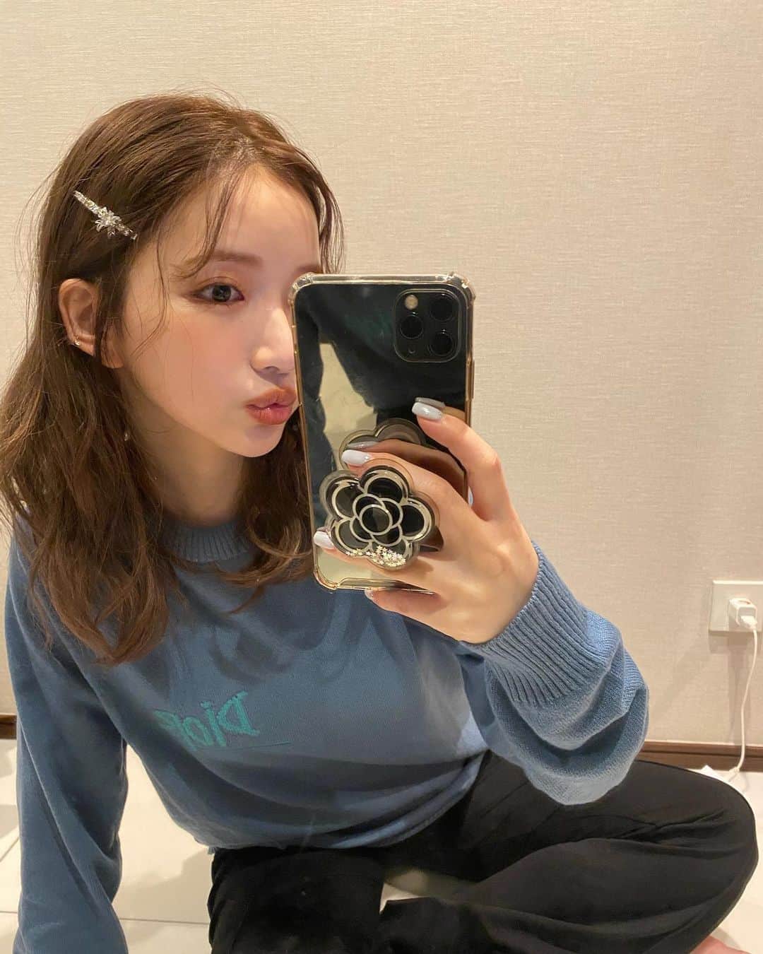 南りほのインスタグラム：「🎀💙🎁」