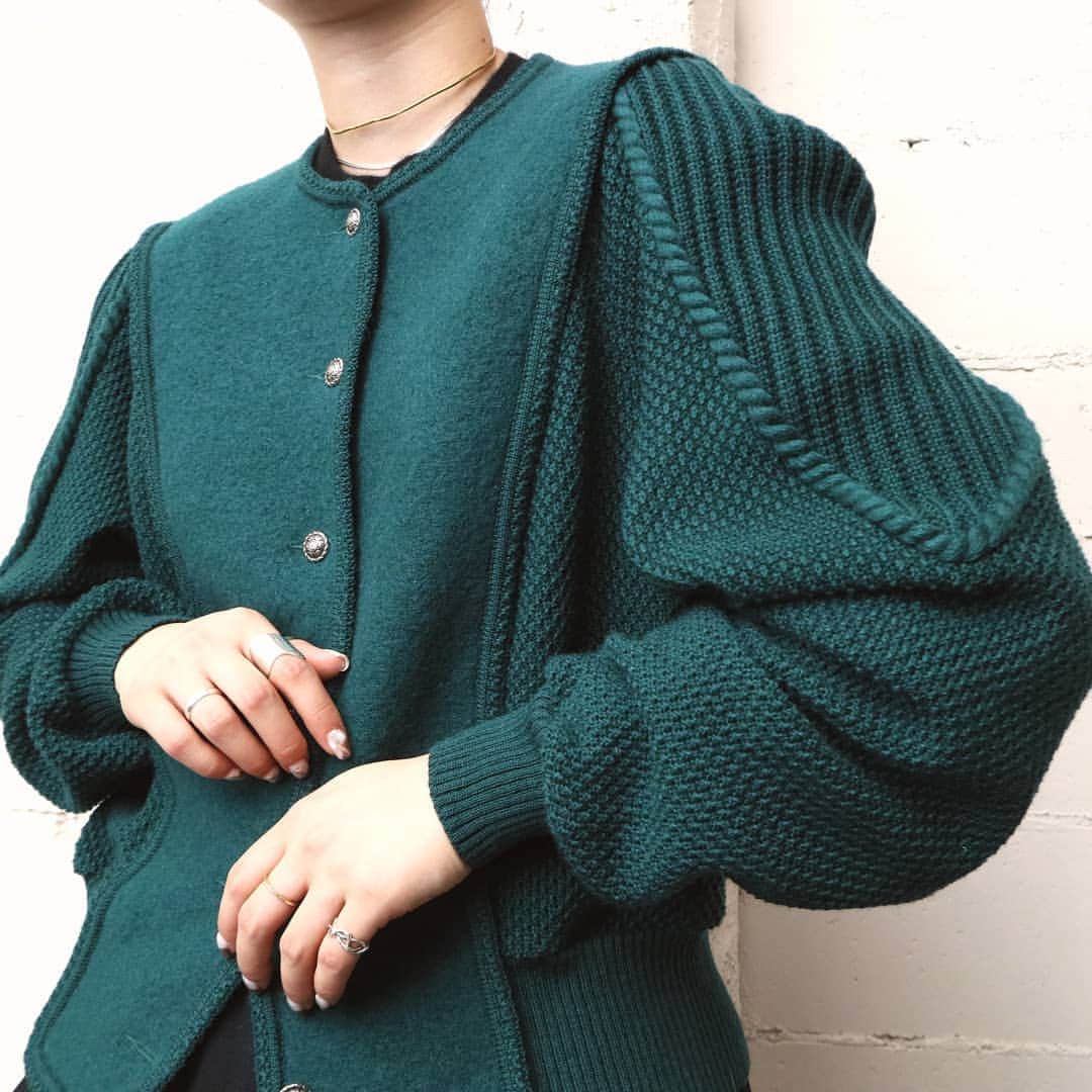 吉祥寺 古着屋 Orfeoのインスタグラム：「Tyrolean Knit Cardigan  #orfeo #kichijoji #tokyo #vintage #used #fashion #coordinate #outfit  お問い合わせはインスタグラムのプロフィール掲載のメールアドレスにお願いいたします。コメント、DMでのお問い合わせは受け付けておりませんのでご了承ください。 ONLINE SHOPの商品も店頭にてご購入頂けます。気になる商品がございましたらスタッフにお声掛けください。  新型コロナウィルス感染拡大防止策を徹底した上で営業をしております。マスクの着用、入店時にアルコールでの消毒をお願いいたします。」