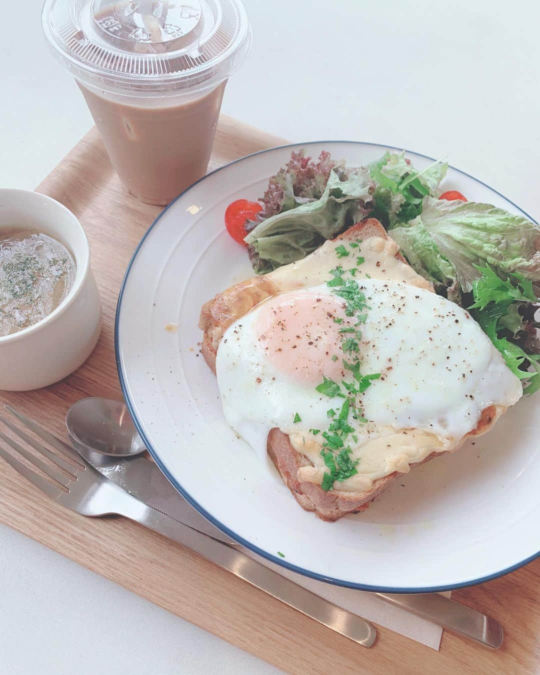 坂本りのさんのインスタグラム写真 - (坂本りのInstagram)「🥪﻿ ﻿ もうお昼の時間…！﻿ みんなのお昼ご飯なあにー？おしえて🤤﻿ ﻿ ﻿ フルフル森の丘点はランチメニューがあるの😚🍽﻿ クロックムシュをお母さんと半分こしましたっ﻿ ﻿ 早く食べたくてにこにこしてるの許して〜（笑）﻿ ﻿ #﻿followme  #food #instagood #lunch #福岡 #フルフル #クロックムシュ #福岡フード #おひるごはん」10月17日 13時08分 - rinosakamoto_hkt