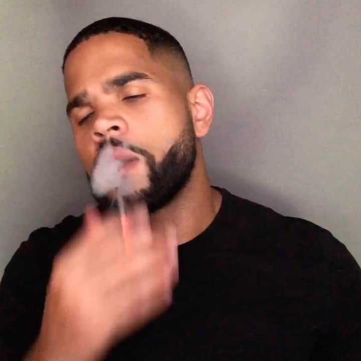 ディジョン・タルトンのインスタグラム：「One of those nights.....  (It’s a self tape guys.... not real. Calm down lol)」