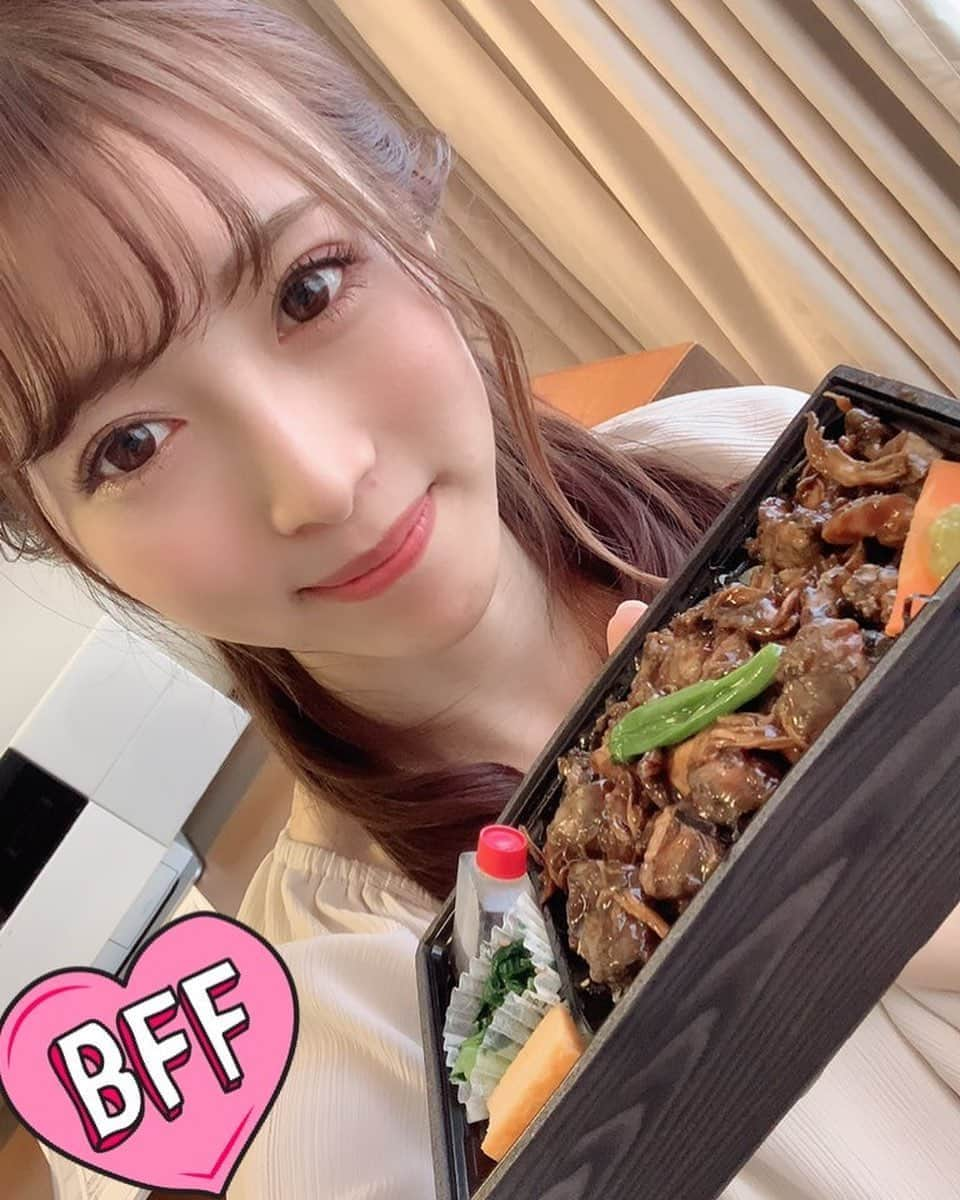 宇野栞菜（阿部栞菜）さんのインスタグラム写真 - (宇野栞菜（阿部栞菜）Instagram)「鶏肉😋😋🧡 私的に真ん中のししとうが乗ってるのが…❤️  #お弁当タイム  #何食べた  #鶏肉  #ご満腹  #ハーフアップ」10月17日 13時44分 - kanna_uno