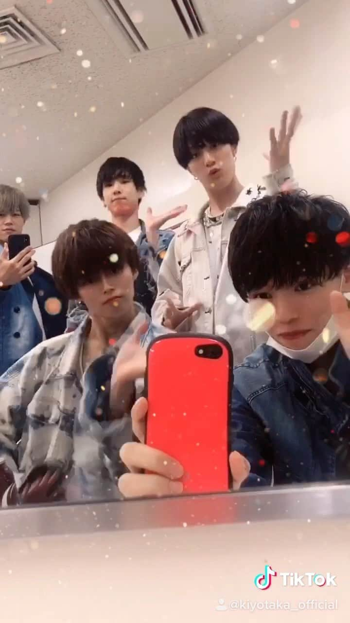 佐瀨清隆のインスタグラム：「LIVE終わりに📸新衣装どうですか？？？  #TRYCREWBOYS#dancer#actor#TikTok」