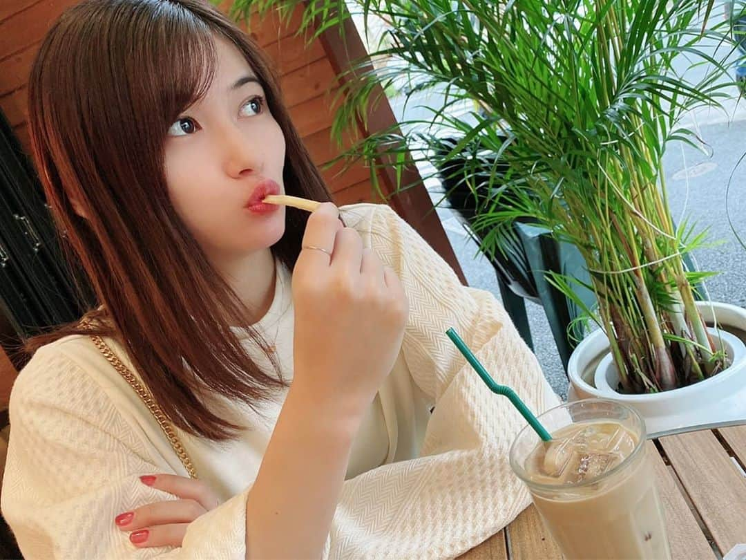 江藤彩也香さんのインスタグラム写真 - (江藤彩也香Instagram)「昨日は天気が良かったのでお散歩しました🙌☀️ 夕方から一気に寒くなって、季節の変わり目を感じました💫 今日はもっと寒くなるみたいなので風邪引かないようにしよー！🙌  そして本日FMたちかわ「壊れかけのルミディオ！」 16時より生放送です！🎶 アプリ「リッスンラジオ」で是非聞いてね！  #fmラジオ #fmたちかわ #ルミレディオ #ガールズトーク #ラジオ #radio #girlstalk #japanesegirl #group #selfie  #お散歩 #散歩 #カフェ #walk #walking #hobby #cafe」10月17日 13時57分 - sayakadayo_