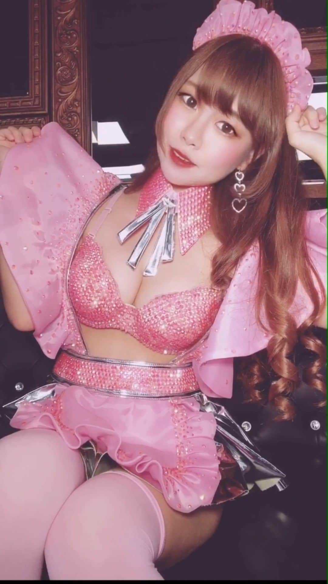 のインスタグラム：「土曜日バーレスクっ💓💓  . . . #バーレスク大阪#バーレスク大阪えれな#バーレスク#萌#ショーガール#グラビア#北新地#大阪#アイドル#童顔女子#キャバクラ#エロ可愛い#かわいいは作れる#むちむち女子#童顔巨乳#ロリ巨乳#美女図鑑#谷間フェチ#ロリ顔#ピンク好き女子#バーレスク東京#gotoトラベル#衣装 #burlesque#burlesqueosaka#gravure#girl#japanesegirl#kitashinchi」