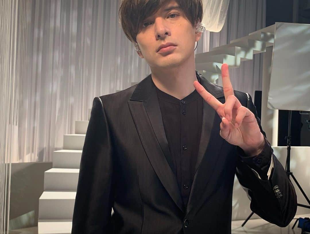 城田優さんのインスタグラム写真 - (城田優Instagram)「タマホームのオフショット #撮影はもちろん #メイクのはなちゃん #お上手 ...
