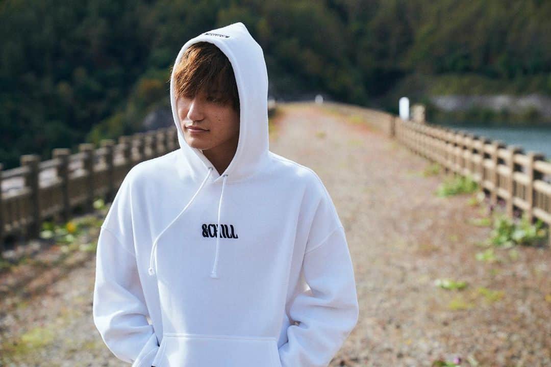 飯岡拓也のインスタグラム：「&chillを着たフジくん #えびすじゃっぷ #andchill #chill #chillout」