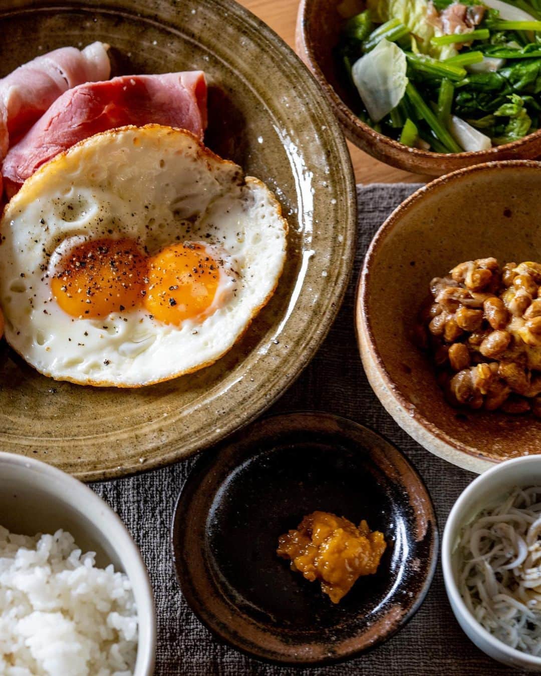 のインスタグラム：「ゆっくり寝坊して、朝ごはんのような昼ごはん。」