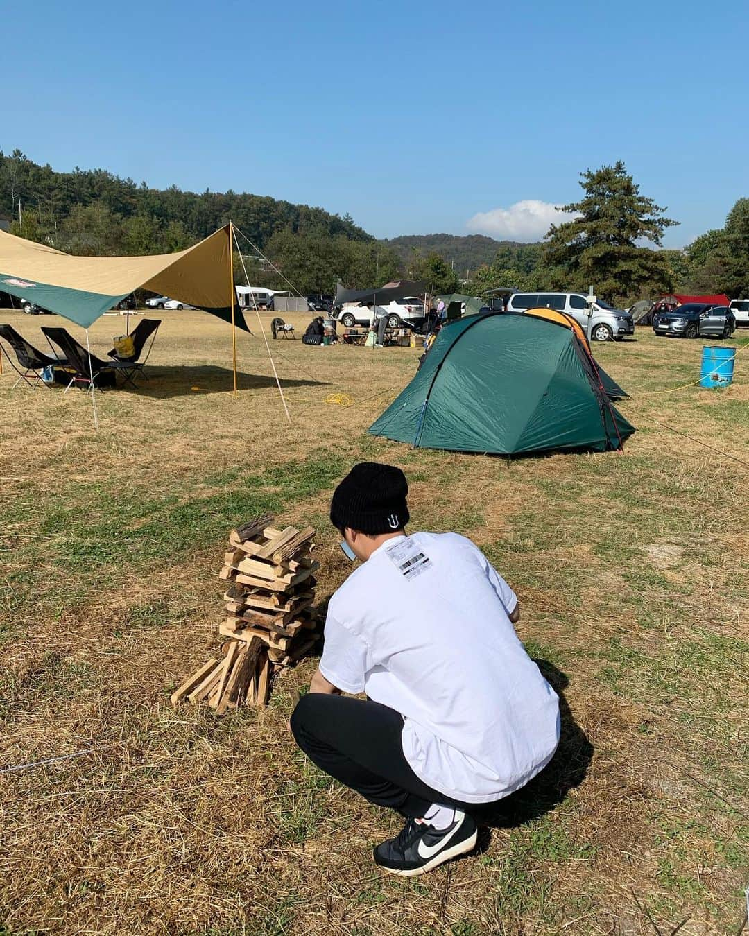 ソンシンさんのインスタグラム写真 - (ソンシンInstagram)「둘이 하는 첫캠핑🏕 처음이라 거의 살림살이를 마구가져온 느낌🤣🤣 다니다보면 방법이 생기겠지!!」10月17日 14時20分 - sungshin_p