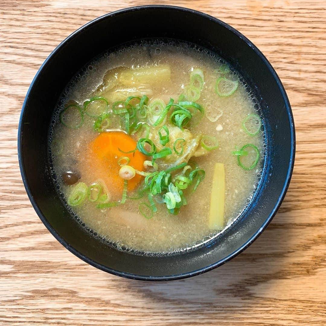 川谷修士さんのインスタグラム写真 - (川谷修士Instagram)「鍋の残りで 次の日の 朝食の味噌汁 丁度ええ #2丁拳銃 #川谷修士 #丁度ええ」10月17日 14時24分 - 2chokenju_shuji