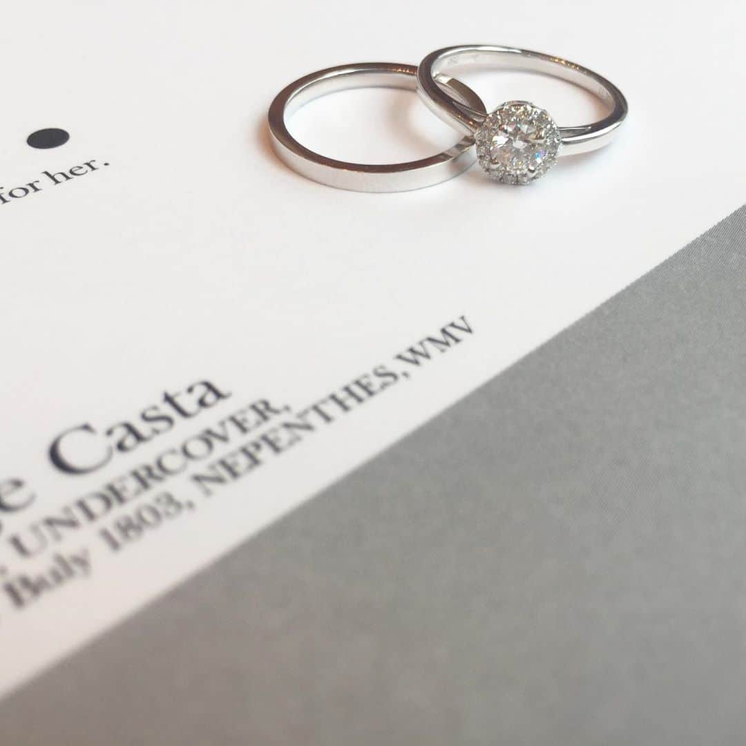 bijouxthreecさんのインスタグラム写真 - (bijouxthreecInstagram)「【oeau】 「MARRIED OR NOT」のコレクションの通常店頭にご用意がないアイテムを、11/3までのブライダルフェア期間、展開しております❤︎ ペアでご成約いただいたお客様にはオリジナルのジュエリーボックスをプレゼントさせていただきます。 ブライダルリングをお考えの方は一度見にいらしてください。 #oeau #オー #婚約指輪 #結婚指輪 #ブライダルリング #bijouxthreecbridal #ビジュースリークブライダル」10月17日 14時30分 - bijouxthreec