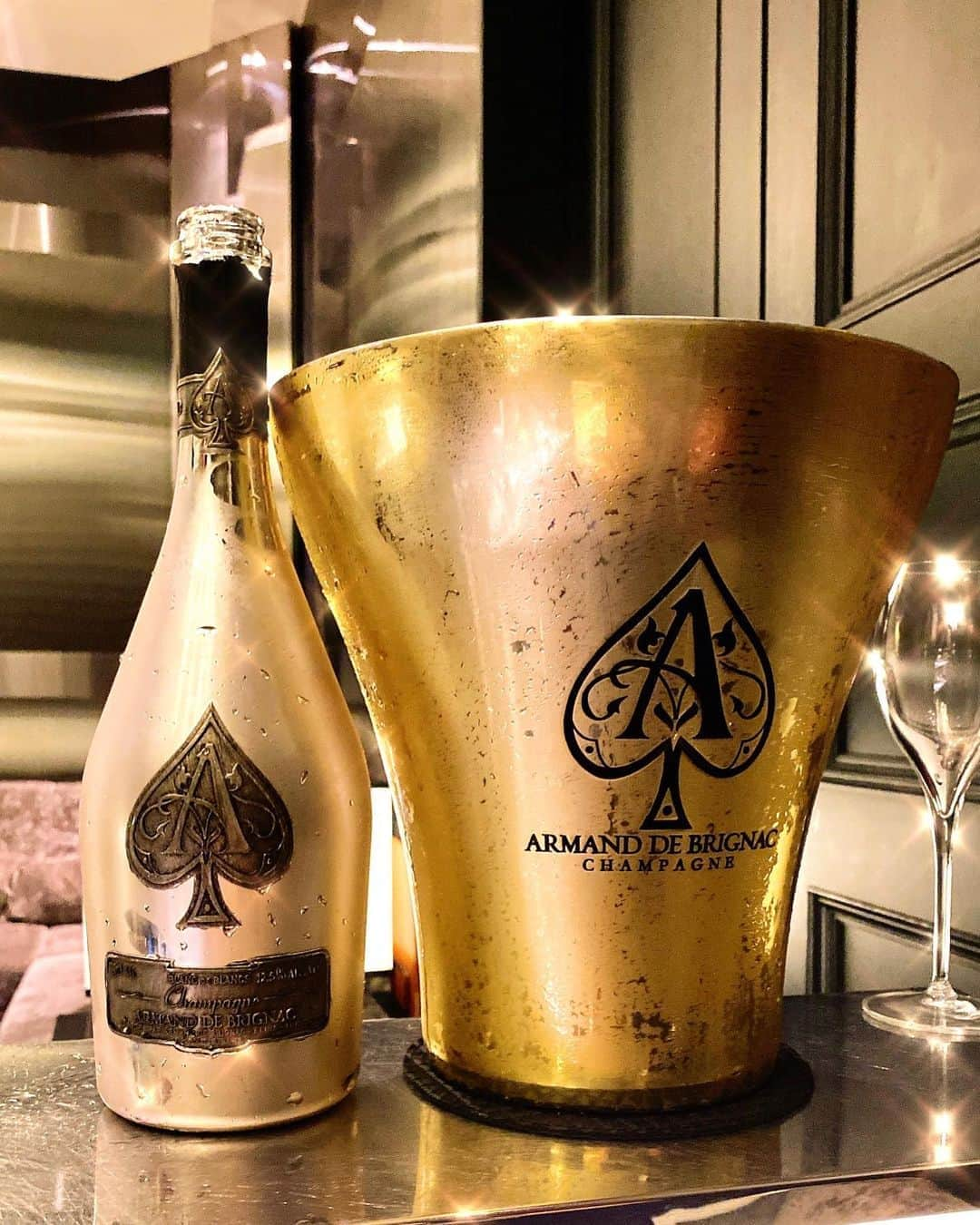 ららちゃんさんのインスタグラム写真 - (ららちゃんInstagram)「. #armanddebrignac  #blancdeblancs  #aceofspades  #アルマンド  #時差スタグラム  #🍾 #💘 💘💘」10月17日 14時31分 - lalalachan46