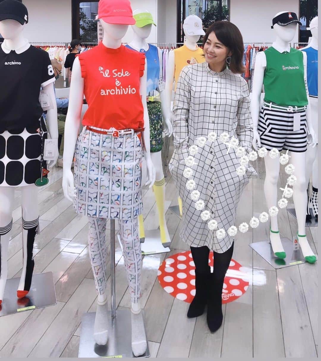 のインスタグラム：「❥❥❥archivio展示会へ❥❥❥ いくつになっても可愛いウエアや小物が好き🧰👚⛳️ 来年の春夏のゴルフが楽しみです️🥰 ありがとうございました❤️💙🤍 #のぶちゃん #宮崎宣子ちゃん #archivio #アルチビオ展示会 #2021SS #ゴルフウェア #ゴルフ女子 #golf  #golfstagram  #golfwear  #reinagolf」