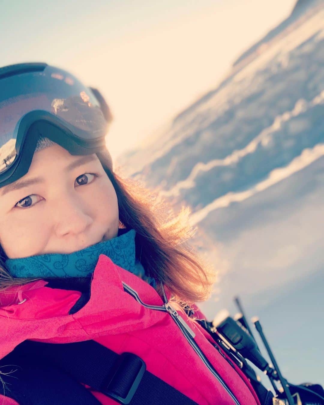 梅原玲奈のインスタグラム：「さぁ最後の週末も頑張ろう！💪 #ski #スキー  #スキークロス #スイス #氷河 #ラストスパート #sunrise #山頂  #ヨーロッパ」