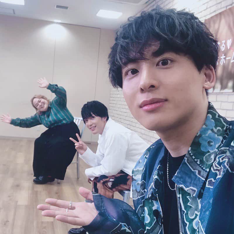 さんのインスタグラム写真 - (Instagram)「🎁ゆいP,工藤大輝,藤原樹から素敵なプレゼント✈️🎁﻿ ﻿ 恋ステのピュア恋💓見届け人、﻿ ゆいP（おかずクラブ）﻿ 工藤大輝（Da-iCE）﻿ 藤原樹(THE RAMPAGE from EXILE TRIBE)﻿ ﻿ からプレゼントが届きました✈️🎁﻿ ﻿ 3人の直筆サイン入り﻿ ABEMAくんフィギュアです😍﻿ ﻿ ──💌応募方法💌── ﻿ ① @abema_official @koisute_official 両方をフォロー ﻿ ② @abema_official のストーリーズの飛び先からフォームにIDを記入 ﻿ ─────────── ﻿ ﻿ ※ストーリーズは後ほど投稿予定の為、﻿ フォローした状態でお待ちください✨﻿ （投稿後はハイライト「プレゼント」の中に入ります）﻿ ﻿ ※当選者の方へ後日 @abema_official からDMをお送りします。﻿ DM送信時に @abema_official のフォローがされていない方は﻿ 抽選対象外になりますのでご注意ください。﻿ ﻿ 応援メッセージもお待ちしています☺️﻿ ﻿ 恋ステ 2020 September🍁﻿ 2020夏から2シーズンからの﻿ リベンジメンバー、アスカの恋がついに完結。﻿ ﻿ 第一印象から一途に想いを寄せるモテ男子・カイトに告白…💋﻿ ﻿ ひたむきな女子・アスカの恋の行方は？﻿ ﻿ ABEMAビデオで無料見逃し配信中🎬﻿ ﻿ @koisute_official ではオフショットや﻿ お知らせもたくさん掲載中✈️❤️﻿ ﻿ #アベマ #藤原樹 #恋愛 #恋 #ランペ #いっちゃん #大好き #すき #高校生 #女子高生 #thelampage #ゆいp #たいきめん #かっこいい #ldhファンさんと繋がりたい #青春 #アオハル #初デート #かっぷる #ljkの素敵な思い出 #デート #告白 #片想い #こい #気持ち #可愛い」10月17日 15時13分 - abema_official