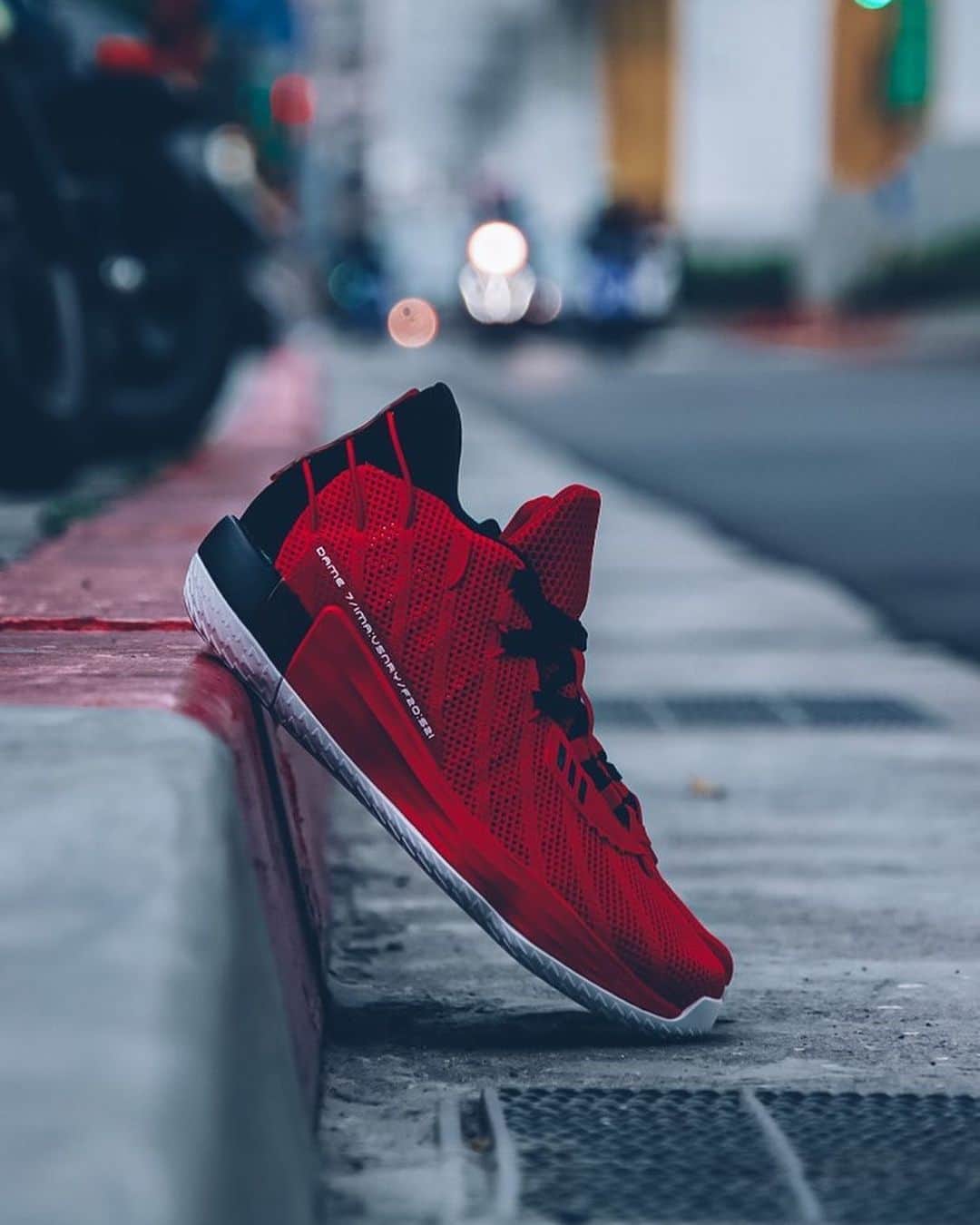 デイミアン・リラードのインスタグラム：「The #Dame7 out in the concrete jungle. Captured by @stankcks 📸」