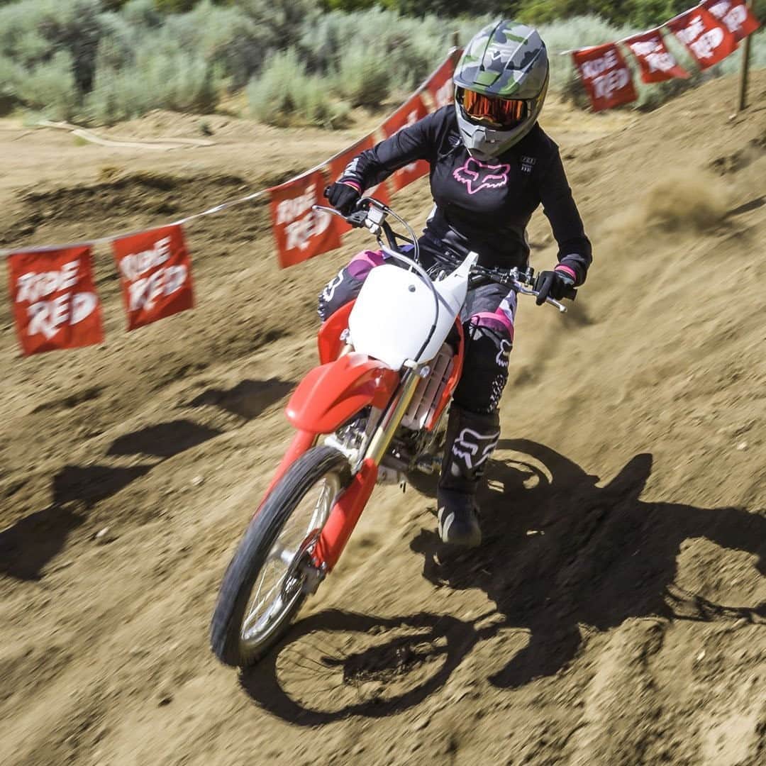 のインスタグラム：「2021 CRF150R  Competition ready, it’s tailor-made for younger champions. What did you learn to race on? #crfcollective #betteronahonda」