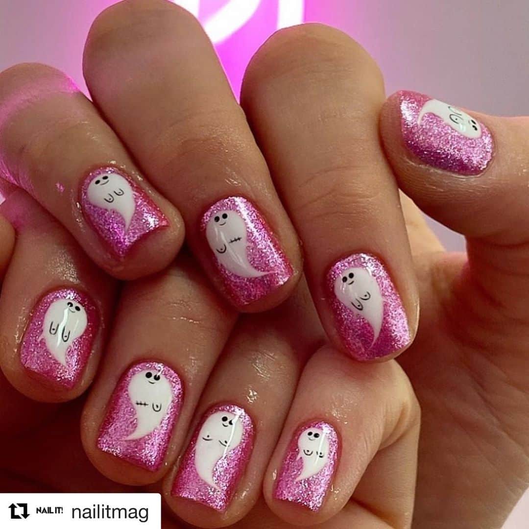 のインスタグラム：「#Repost @nailitmag  ・・・ 👻💗B O O - B I E S💗👻 @nailsby_eleanor #bca #nailitdaily • BOO-BIES💖👻 Ok so the idea for these literally came to me at like 2am in the morning and I had to write them down in case I forgot 🤣 It’s breast cancer awareness month so here’s a friendly lil reminder from me & my Boo-bies to check yo titties 💖」