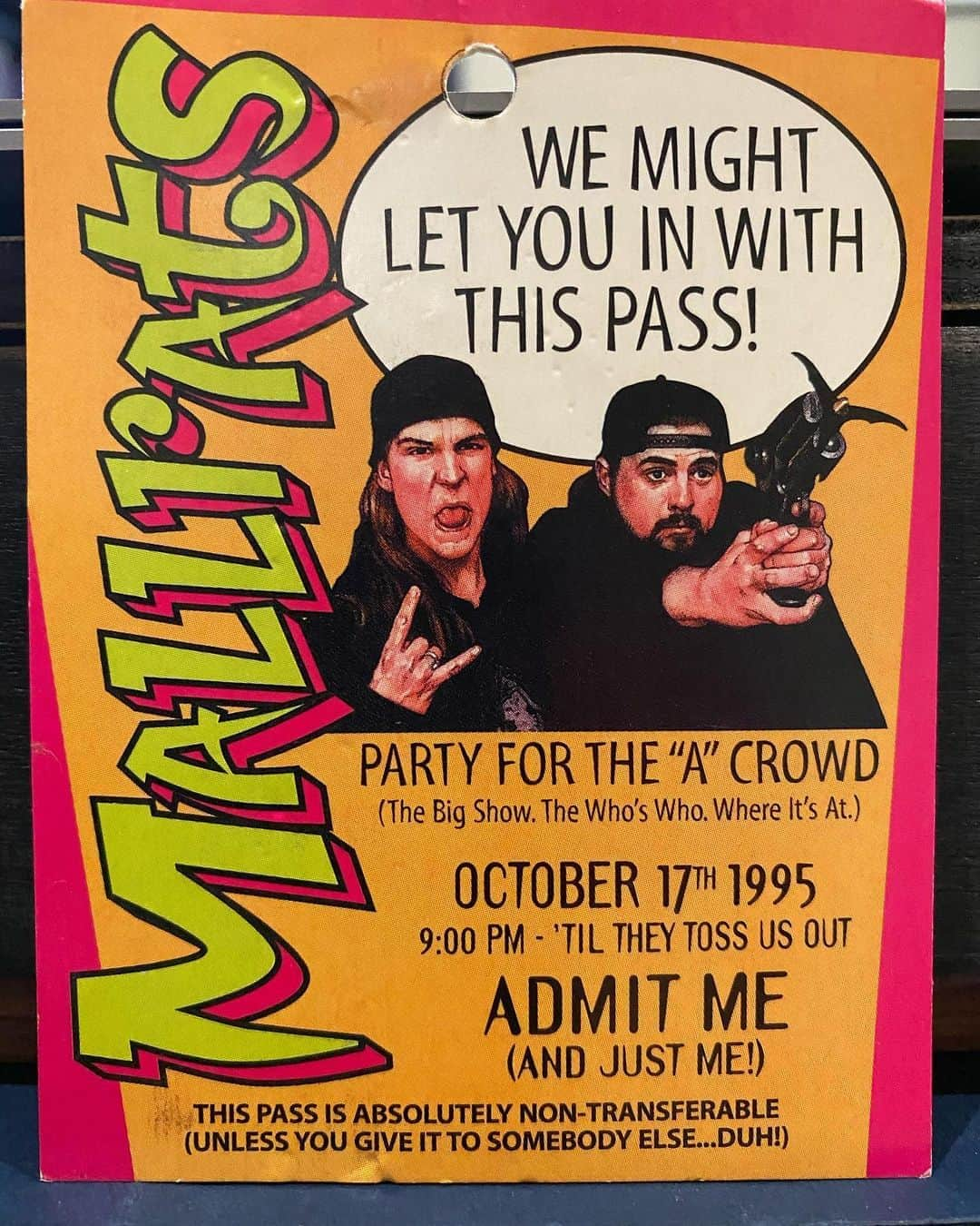 ケヴィン・スミスさんのインスタグラム写真 - (ケヴィン・スミスInstagram)「25 years ago from tonight was the world premiere of #MALLRATS at @citywalkla. @jaymewes, #jasonlee, @theshando, @therealclaireforlani, #jeremylondon, @joeylaurenadams, and @therealstanlee were there with me, and my parents flew out from Jersey as well. We shot an @mtv premiere special the same night, in which @jayandsilentbob tried to sneak in to the screening (watch it at #thatkevinsmithclub). Trivia Time: The shindig, a big benefit for @rockthevote, was held at BB King’s, which later became the Lovitz Comedy Club, where Jay and I would do @jayandsilentbob Get Old and @ralphgarman and I did #hollywoodbabbleon for years before moving to the @hollywoodimprov. But a quarter century ago at #Citywalk, we partied like it was 1995. #KevinSmith #jasonmewes #stanlee #1995」10月18日 0時54分 - thatkevinsmith