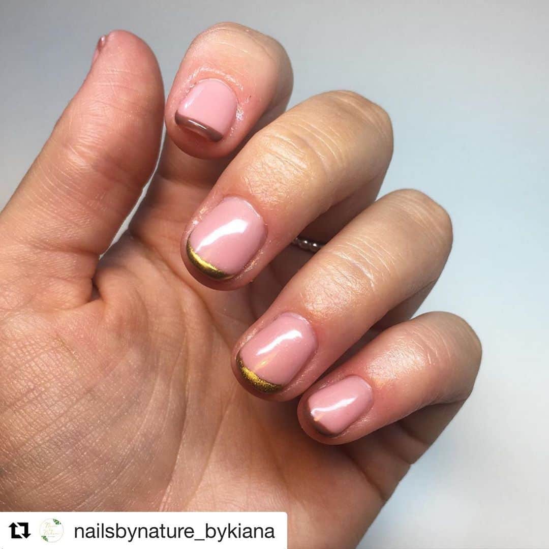 のインスタグラム：「Credit: @nailsbynature_bykiana  ・・・ 𝕭𝖗𝖔𝖜𝖓 𝖆𝖓𝖉 𝖌𝖔𝖑𝖉 𝖋𝖗𝖊𝖓𝖈𝖍 🤎」