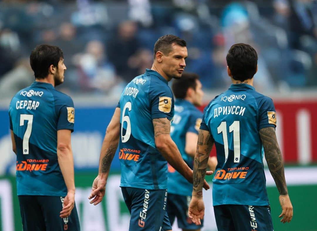 デヤン・ロヴレンのインスタグラム：「Good win boys today...💪🏻  🔵🔵🔵 #zenit」