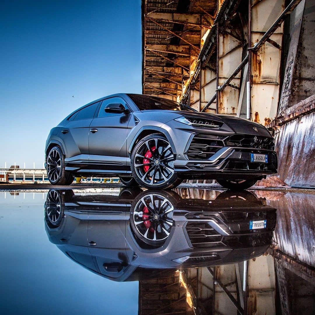 ランボルギーニのインスタグラム：「Unlock your inner attitude. And exalt it with Urus.  #Lamborghini #Urus #UnlockAnyRoad」