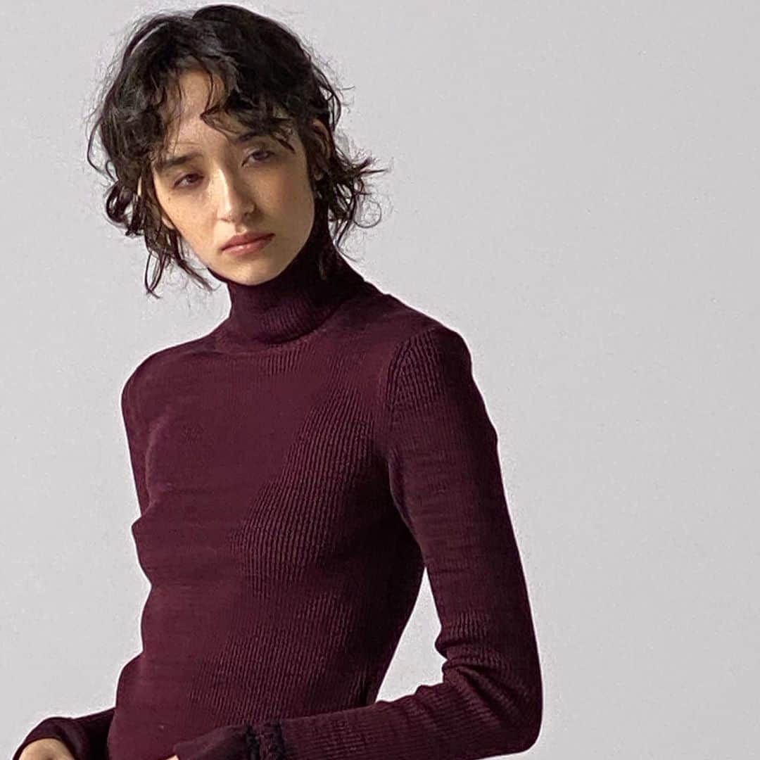 のインスタグラム：「#ADEAM Behind the Scenes. On set with @Iam_Hanaka_ wearing our #FW20 turtleneck rib knit top and faux leather two way zip skirt.」