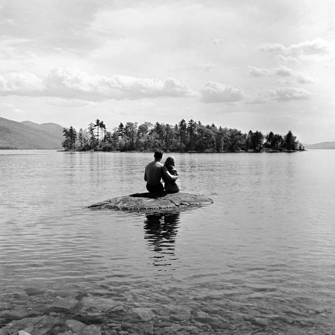 lifeさんのインスタグラム写真 - (lifeInstagram)「A young couple on a tiny, private island in Lake George, New York, 1941. To learn more about the photographer, Nina Leen (and to maybe buy a print!), check out the link in bio. (📷Nina Leen/LIFE Picture Collection) #socialdistancing #ninaleen #1940s #lakegeorge #womenphotographers」10月18日 1時02分 - life