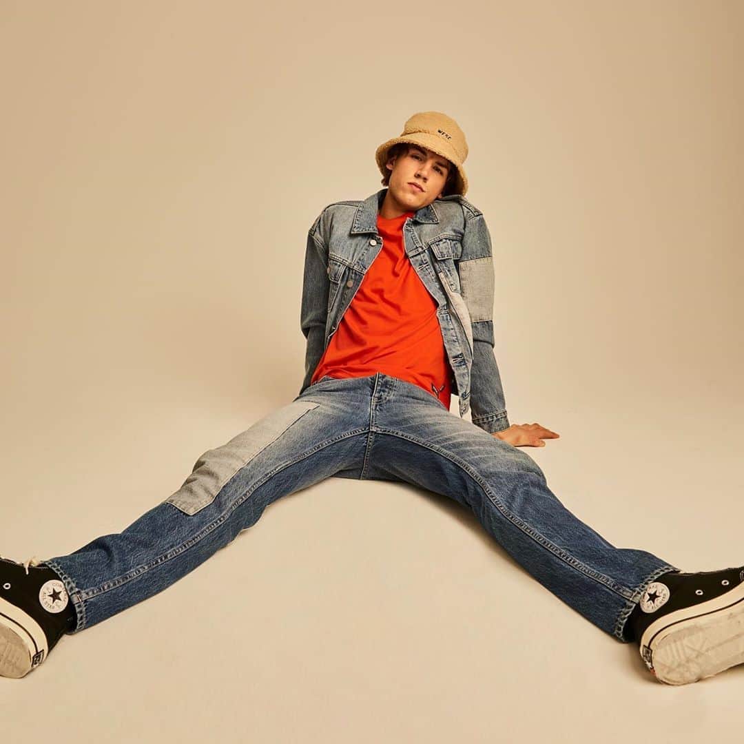 ウィーエスシーのインスタグラム：「Denim denim denim: come check out our fall denim ! You don’t want to miss this weekend 👀 Link in bio. • • • • • • ​#wesc #wescfall20 #fallarrivals  #wearethesuperlativeconspiracy #wastedyouth #fw20 #fall #collection #graphictees #fallwear #graphics #hoodie #fallwinter20 #outerwear #lifestyleclothing #cargos #alloverprint #fallclothing #fallstyle #parka #streetwear #ootd #kotd #pacsun #denim #denimjacket #beanie #beanieseason」