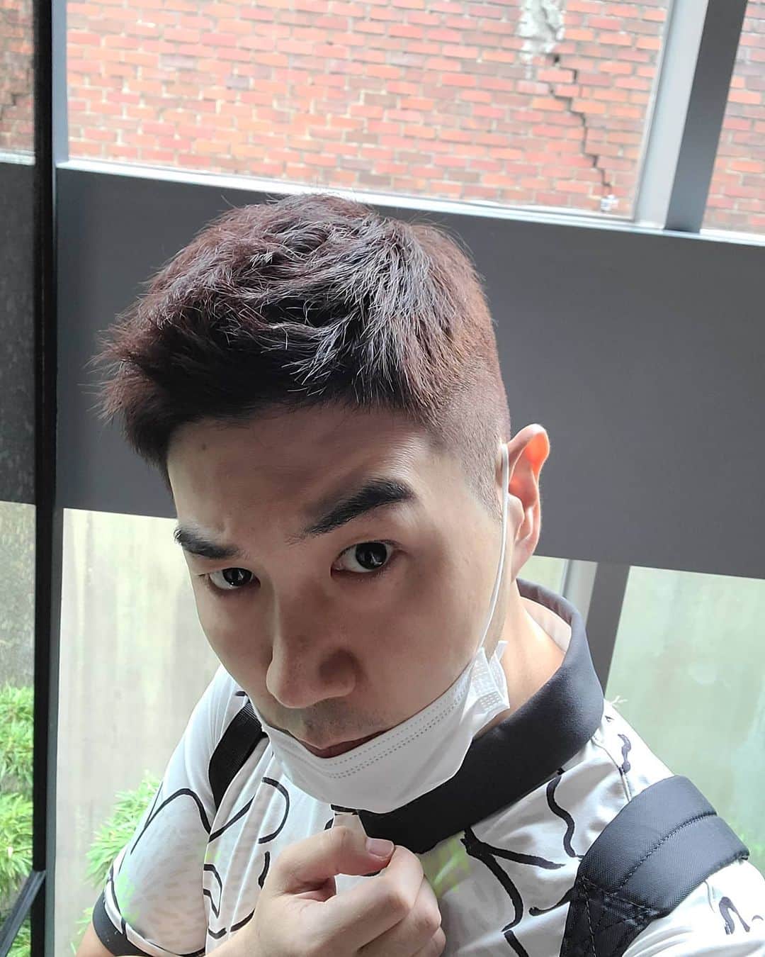 ハン・サンジンのインスタグラム：「#생존신고 저 잘 살아있어요 #한상진#hansangjin」