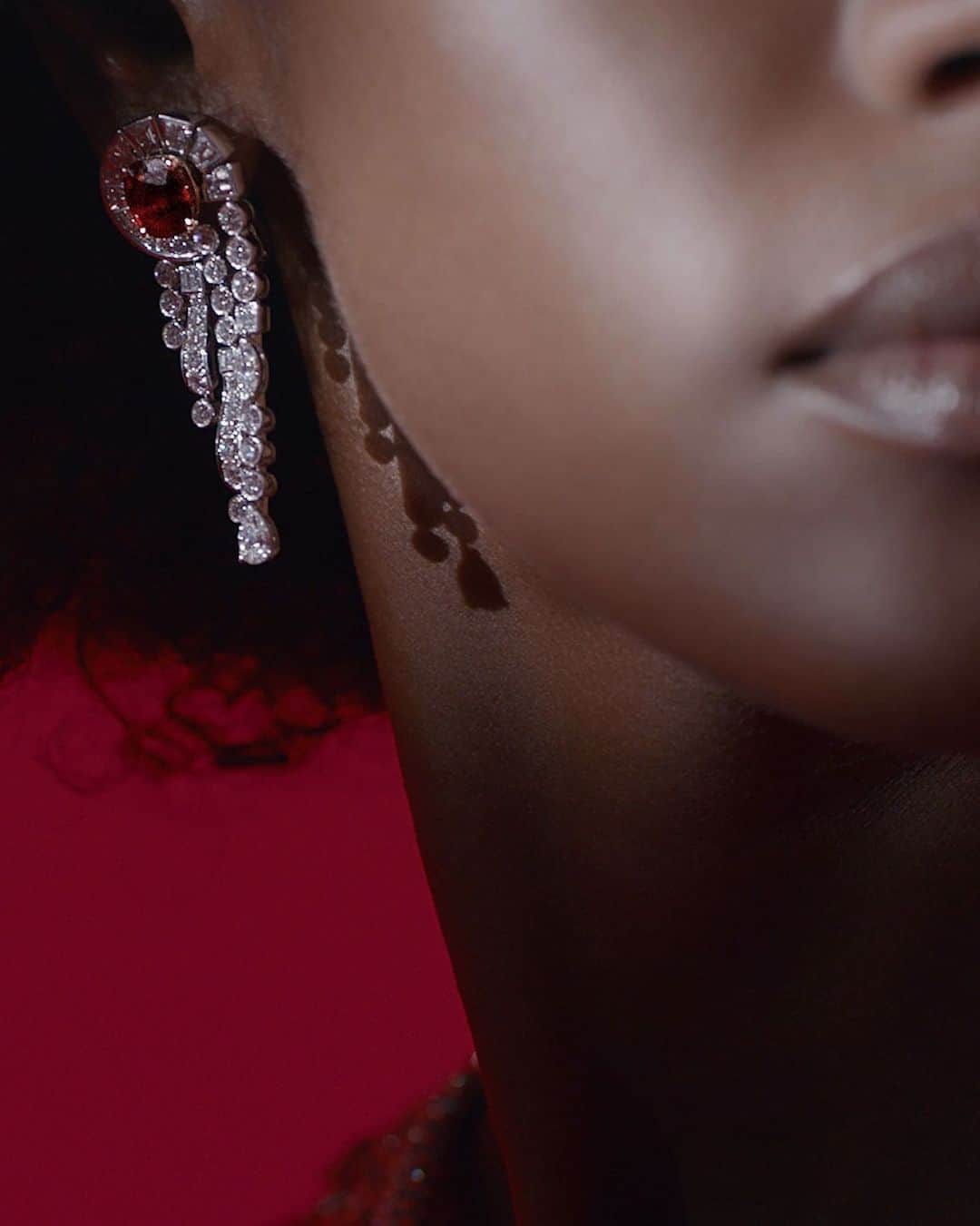 のインスタグラム：「Celestial bodies. Ripples of sparkling diamonds emanate from glowing red rubies in Francesca Amfitheatrof’s Astre Rouge earrings. See more from the #LouisVuitton Jewelry Director’s new Stellar Times High Jewelry Collection.」