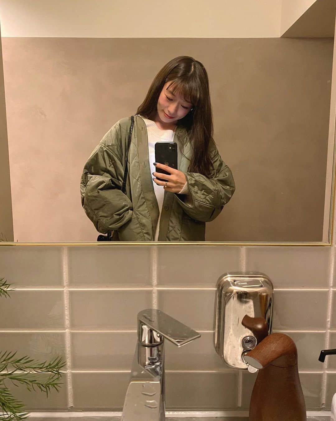 吉田佳菜のインスタグラム：「ㅤㅤㅤㅤㅤㅤㅤㅤㅤㅤㅤㅤㅤ ㅤㅤㅤㅤㅤㅤㅤㅤㅤㅤㅤㅤㅤ 急に寒くなったからこのアウターをヘビロテ中💚 後ろのタグまでめっちゃ可愛くて そこもお気に入りなのでまた載せます☺️ ㅤㅤㅤㅤㅤㅤㅤㅤㅤㅤㅤㅤㅤ ㅤㅤㅤㅤㅤㅤㅤㅤㅤㅤㅤㅤㅤ #キルティングコート #秋アウター #kama_chicode #ちわcode #whoswhochico #salonbychico ㅤㅤㅤㅤㅤㅤㅤㅤㅤㅤㅤㅤㅤ」