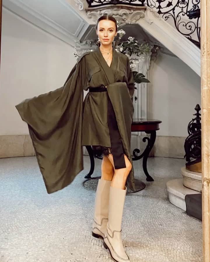 Nataly Osmannのインスタグラム：「Briefly about my love affair with kimono. 👘 @daniilberg  👢 my @pollini collection」