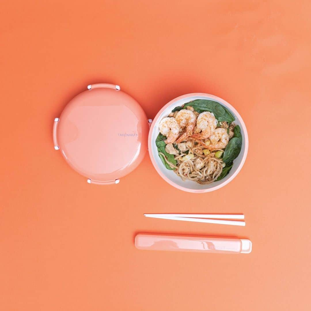 TAKENAKA BENTO BOXさんのインスタグラム写真 - (TAKENAKA BENTO BOXInstagram)「Gotta love those.⁠ Coral kind of day with Sichuan Shrimp noodle from @sunbasket 😋🙏」10月18日 1時40分 - takenakabento