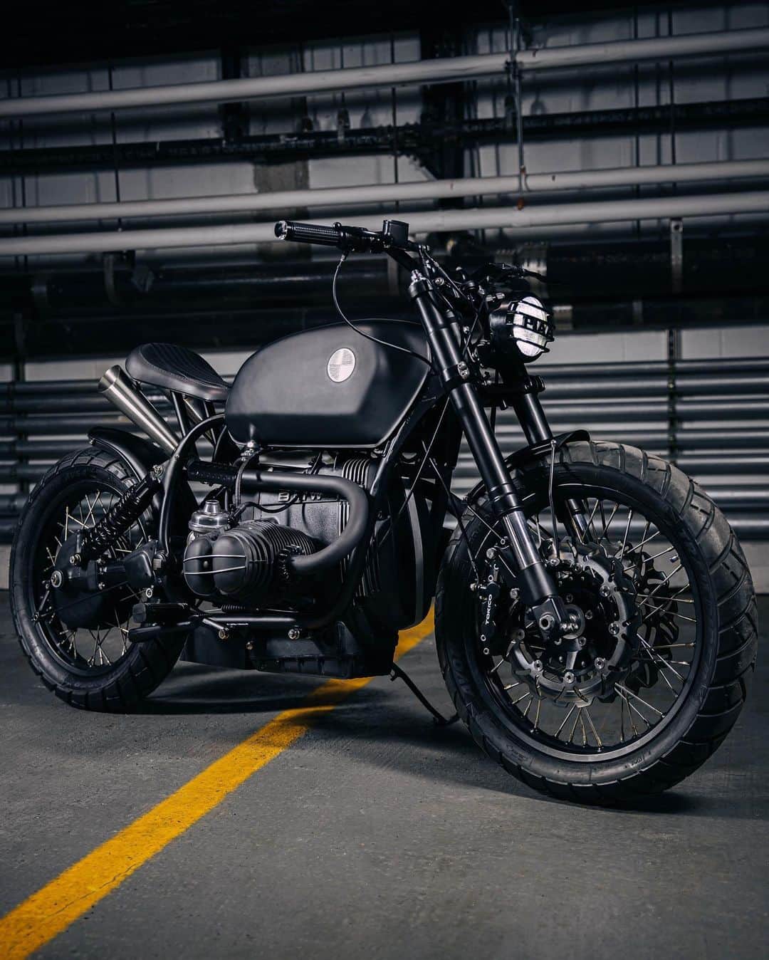 trashさんのインスタグラム写真 - (trashInstagram)「My motorcycle made custom by @federalmoto is out on @bikeexif, head over there now to read the full article. Can’t thank everyone who was involved enough for the time spent on this machine!  Federal Moto and I also released a limited edition t-shirt to celebrate our collab. Art by the talented, @jourdon. Available now on federalmoto.com and the link on my bio.」10月18日 1時52分 - trashhand