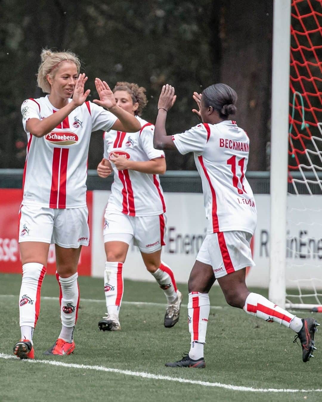 1.FCケルンさんのインスタグラム写真 - (1.FCケルンInstagram)「Dritter Sieg im dritten Spiel! 🔴⚪  Die #effzeh-Frauen gewinnen ihr Heimspiel gegen die TSG Hoffenheim II mit 2:1. Die FC-Tore erzielten @amberbarrett9 und @sharonbe10. Glückwunsch, Mädels! 💪 #nichtohnemeinemädels」10月18日 2時01分 - fckoeln